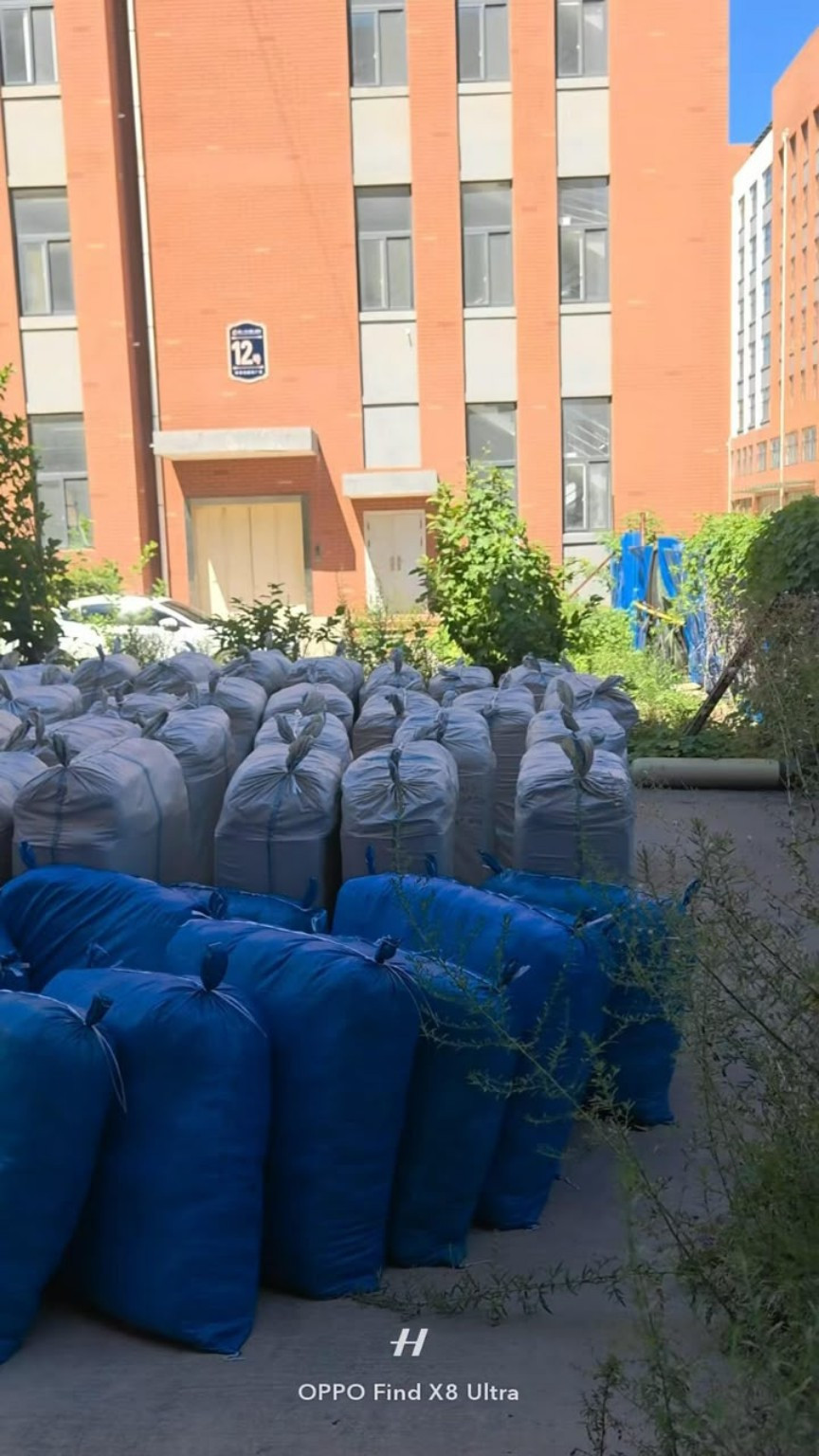 Wrapped cargo bales arranged for handling